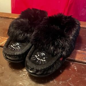 Size 6 Soft Moc Mukluk Moccasin Slippers